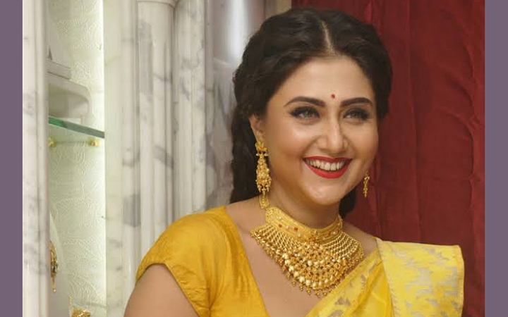 শুধু শীতেই প্রেমিক চfন স্বস্তিকা