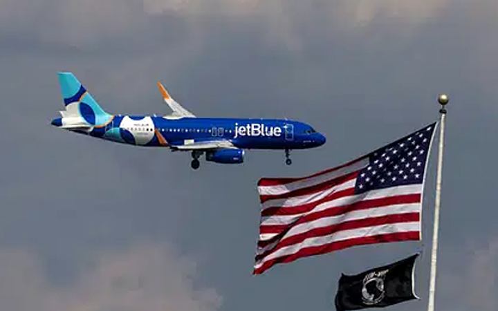 আমেরিকায় বিমানের চাকার খোপে মিলল দুই মরদেহ