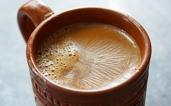 রেসিপি : খেজুর গুড়ের দুধ চা