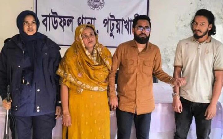 বাউফলে ২১০ পিস ইয়াবাসহ আটক ৩