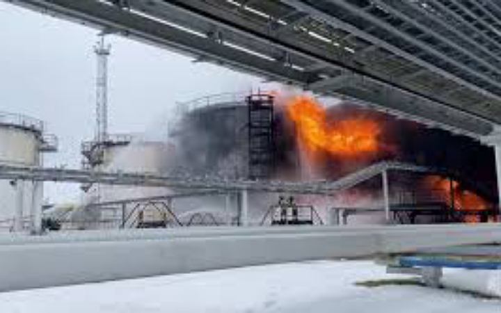 রাশিয়ার প্রধান তেল-গ্যাস স্থাপনায় আগুন ইউক্রেনের