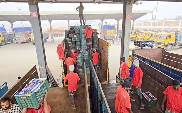 ফের বেনাপোল বন্দর দিয়ে ফল আমদানি শুরু