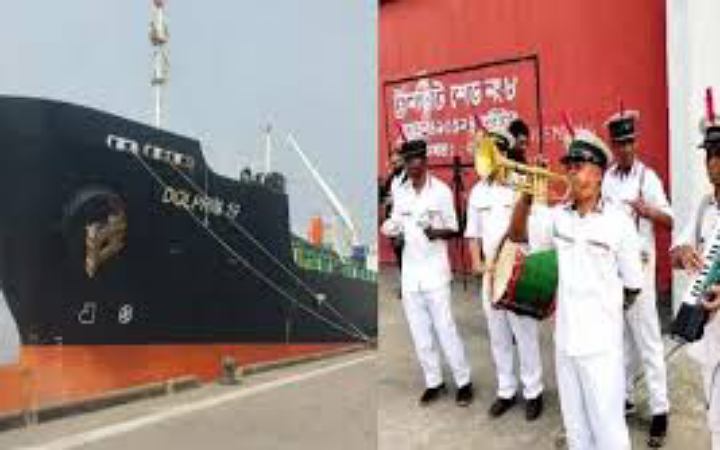 প্রথম বার পাকিস্তান থেকে জাহাজে করে এলো ৫৫০০ টন চিটাগুড়