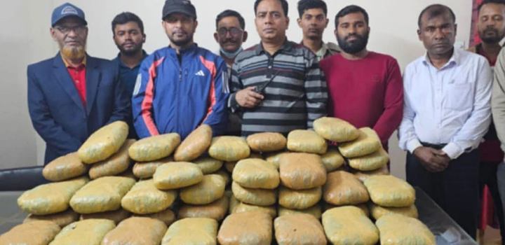 মালবাহী ট্রেন থেকে ৫৭ কেজি গাঁজা জব্দ