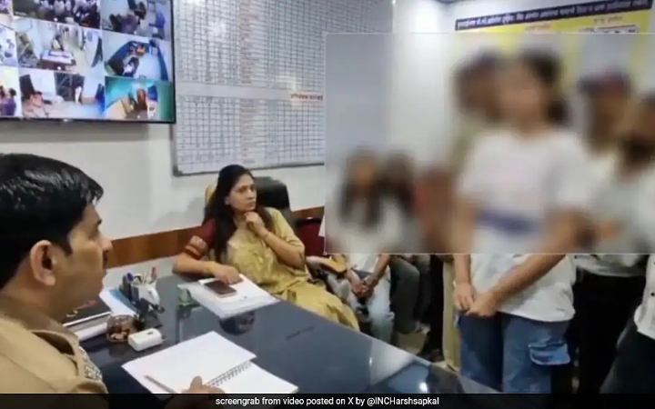 শিবরাত্রির মেলায় শ্লীলতাহানির শিকার ভারতীয় মন্ত্রীর মেয়ে