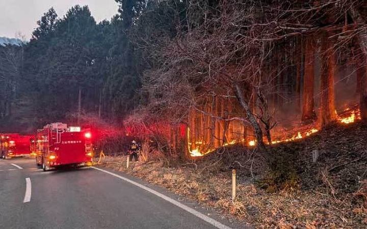 ভয়াবহ দাবানলে পুড়ছে জাপান