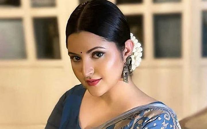 পরিমনি ছবির ক্যাপশনে বুঝিয়ে দিলেন নতুন প্রেমের আভাস