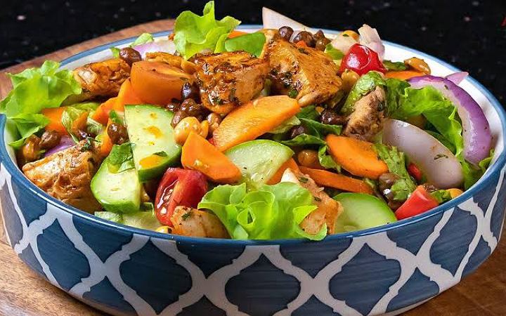 ইফতারে তৈরি করুন সুস্বাদু ও স্বাস্থ্যকর চিকেন সালাদ