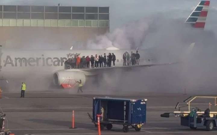 যুক্তরাষ্ট্রে যাত্রীবাহী বিমানে আগুন