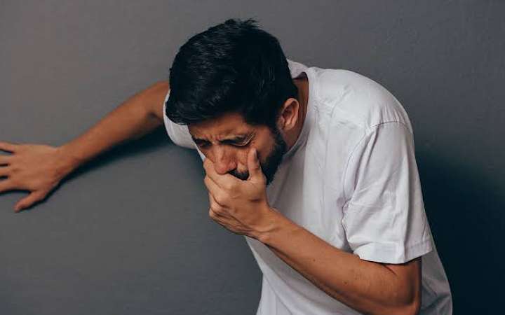 রোজা অবস্থায় বমি হওয়ার শরয়ী বিধান