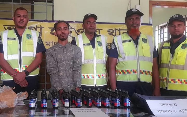 যশোরে ফেনসিডিলসহ কারবারি আটক