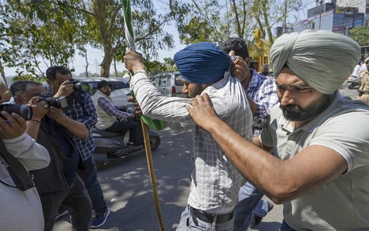 ভারতে কৃষকদের বিক্ষোভে পুলিশের ধরপাকড়