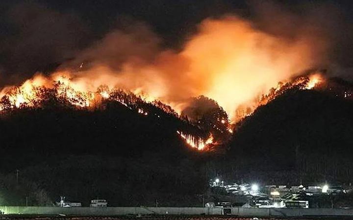 জাপানের ওকায়ামাতে ছড়িয়ে পড়ছে দাবানল