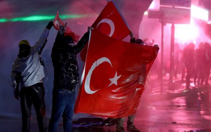 তুরস্কে বিক্ষোভ, ৯ সাংবাদিক গ্রেফতার