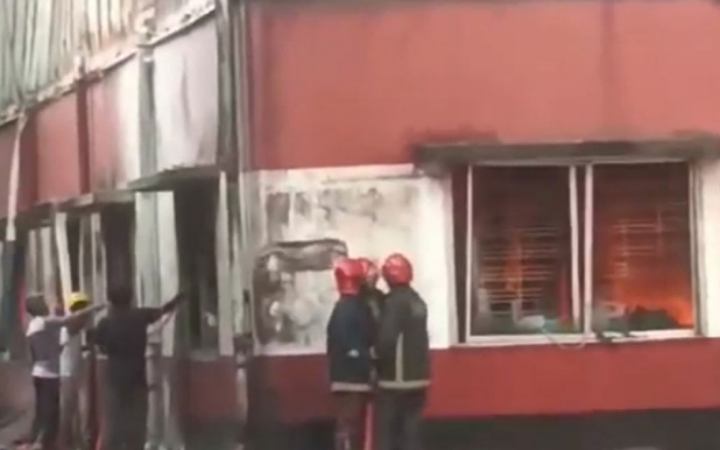 ফতুল্লায় প্লাস্টিক কারখানায় আগুন