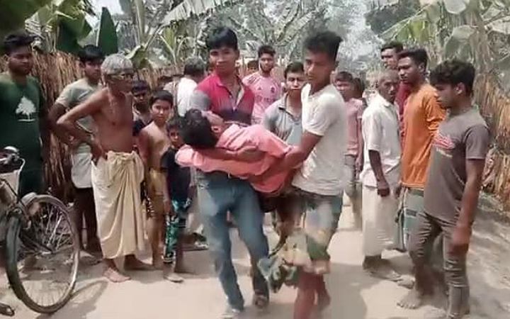 লালমনিরহাট সীমান্তে বাংলাদেশিকে পেটালেন ভারতীয় নাগরিকরা