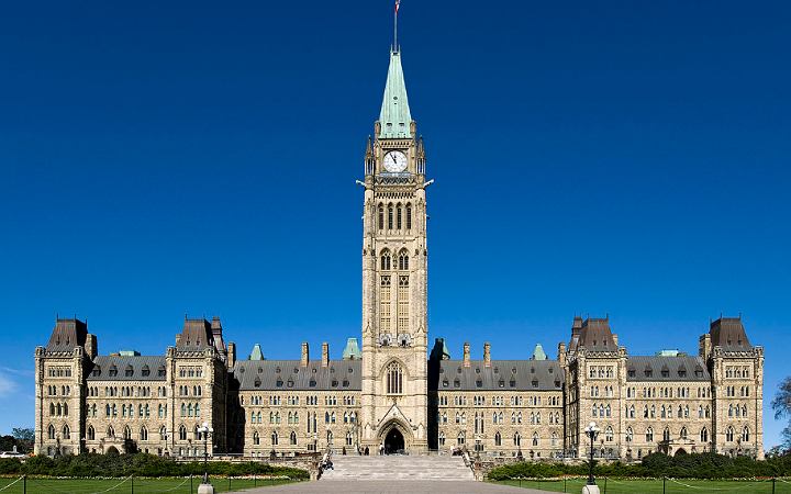 আকস্মিক এক ব্যক্তির অনুপ্রবেশের জেরে কানাডার পার্লামেন্ট লকডাউন!