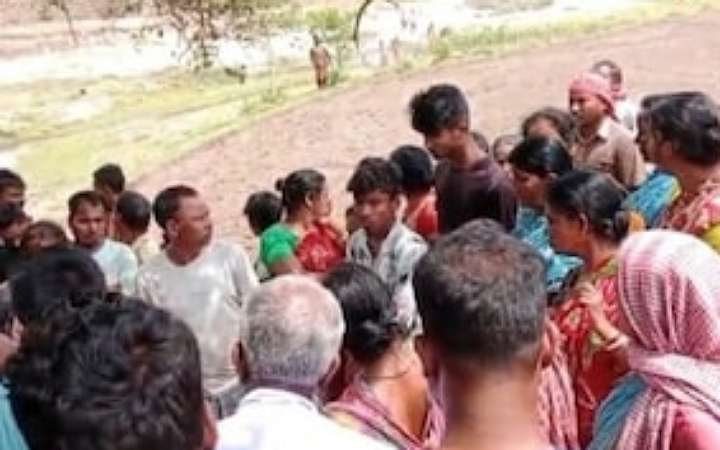 ভারতের জলপাইগুড়িতে চা বাগানে কর্মরত অবস্থায় বজ্রপাতে প্রাণ গেল শ্রমিকের