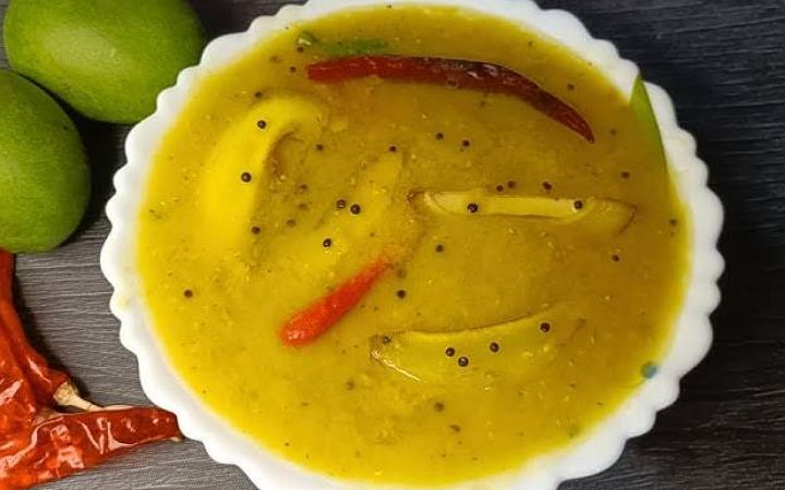 রেসিপি : কাচা আমের টক ডাল
