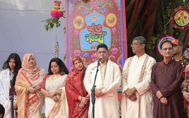 নববর্ষ উপলক্ষ্যে সেনাপ্রধানের ঢাকেশ্বরী মন্দির পরিদর্শন