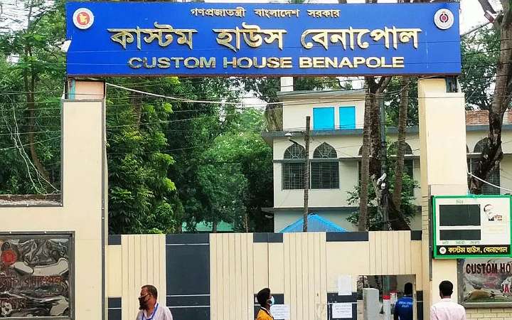 বেনাপোল কাস্টমস হাউসে ‘কলম বিরতি’ চলছে