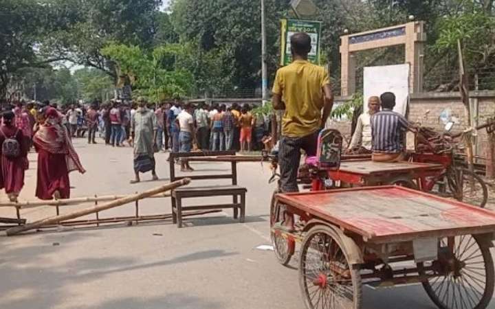ঠাকুরগাঁওয়ে ছিনতাই মামলায় আওয়ামী লীগ নেতা গ্রেপ্তার