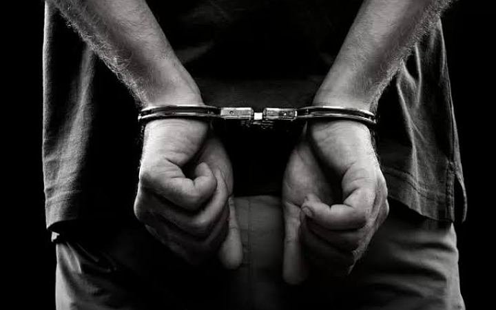 রাজশাহীতে বিপুল পরিমাণ চোলাই মদসহ গ্রেফতার ৪