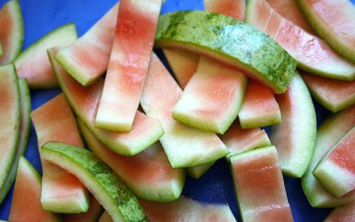 যে সকল উপায়ে খেতে পারেন তরমুজের সাদা অংশ