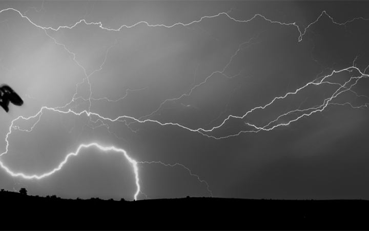 বজ্রপাতে দুই ভাইয়ের মৃত্যু