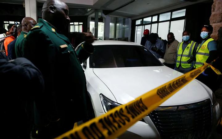 কেনিয়ায় চলন্ত গাড়িতে গুলি করে এমপিকে হত্যা