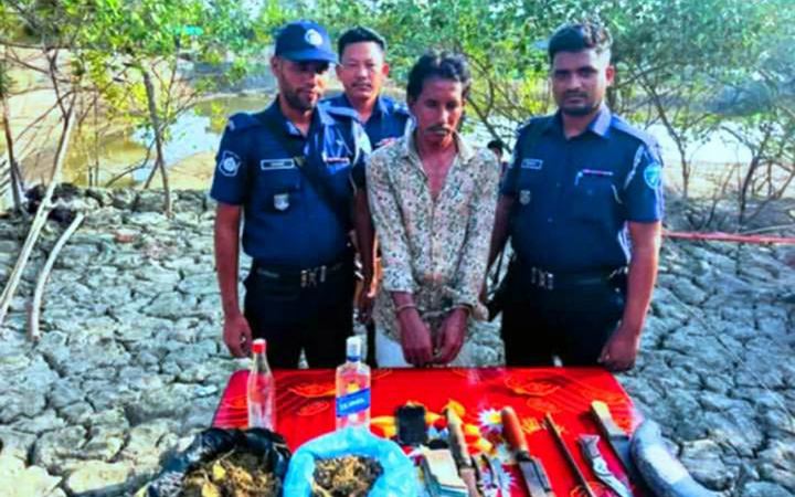কক্সবাজারে যৌথ বাহিনীর অভিযানে গাঁজাসহ আটক ১