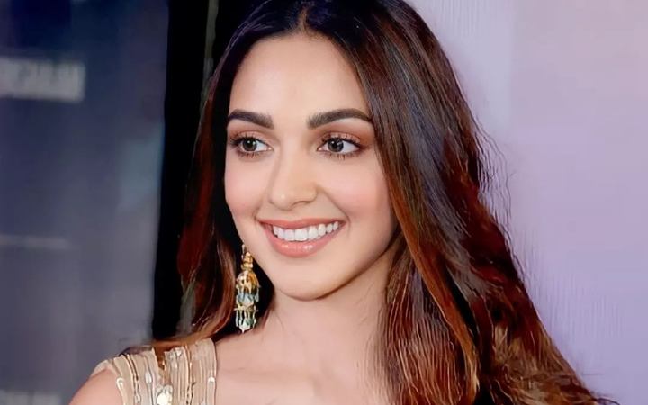 মেট গালার লাল গালিচায় পা ফেলেছেন অন্তঃসত্ত্বা কিয়ারা