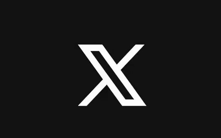 ভারতের সঙ্গে সংঘাত বাঁধতেই এক্সের নিষেধাজ্ঞা তুলে নিলো পাকিস্তান