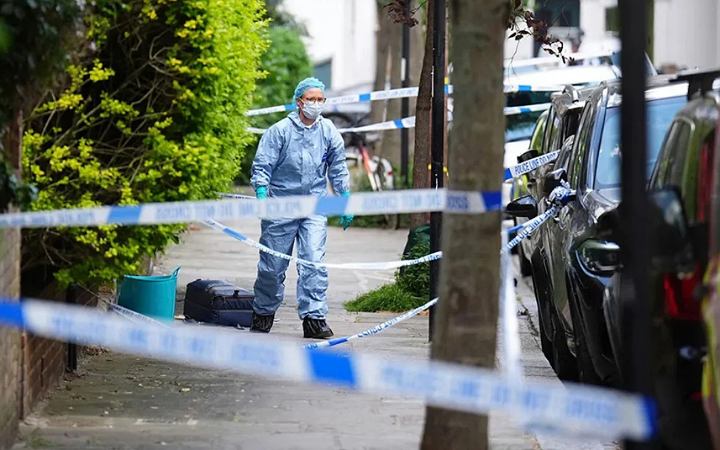 ব্রিটিশ প্রধানমন্ত্রীর বাড়িতে আগুন, যুবক গ্রেফতার