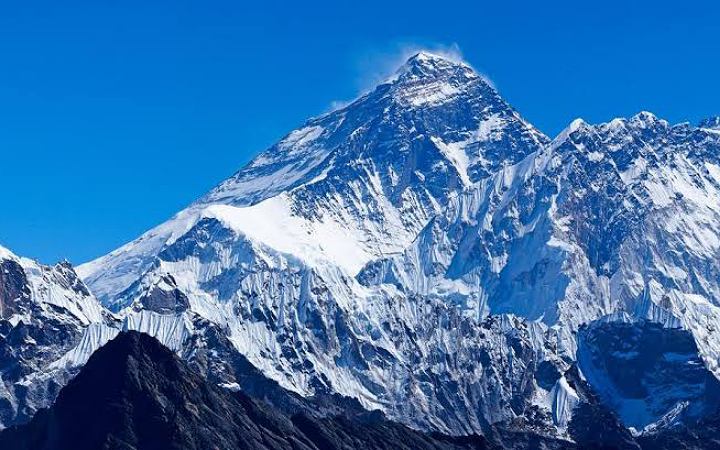 মাউন্ট এভারেস্টে দুই পর্বতারোহীর মৃত্যু