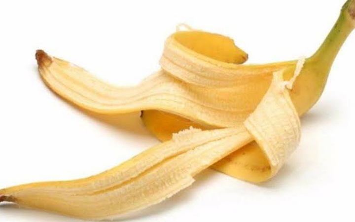 চুলের যত্নে কলার খোসার উপকারিতা