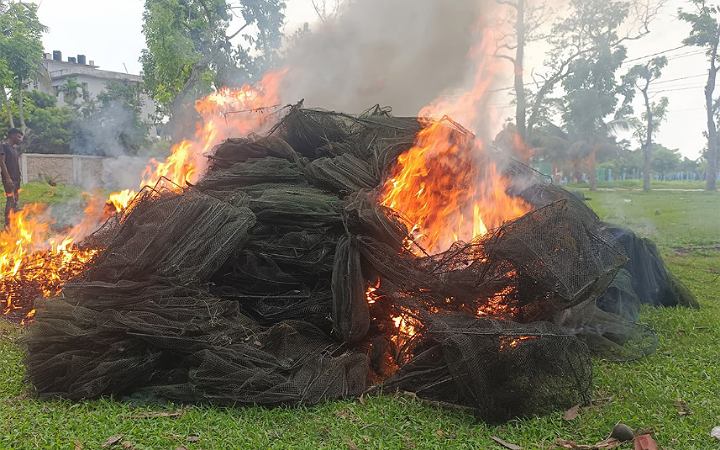 ধ্বংস করা হলো সাড়ে ৫ হাজার মিটার চায়না দুয়ারী জাল