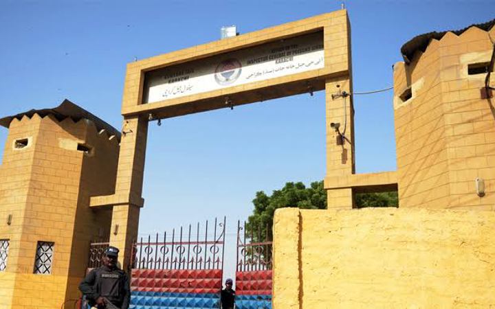 করাচি কারাগার থেকে পালিয়েছে দুই শতাধিক বন্দি