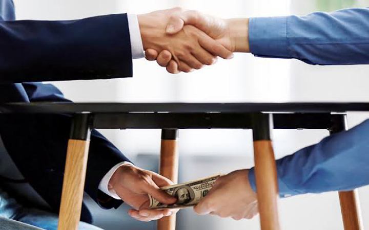 মাসয়ালাঃ ঘুস দিয়ে চাকরি নিলে বেতন হালাল হবে?