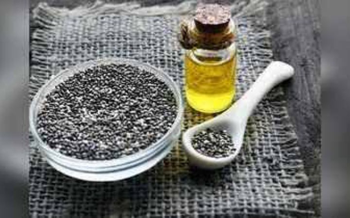 চুলের যত্নে চিয়া সিডের তেলের ব্যবহার