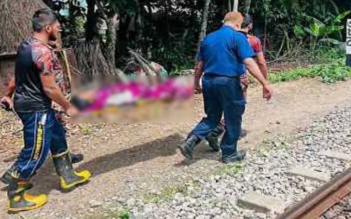 সীতাকুণ্ডে ট্রেনের ছাদ থেকে পড়ে কিশোরের পা বিচ্ছিন্ন