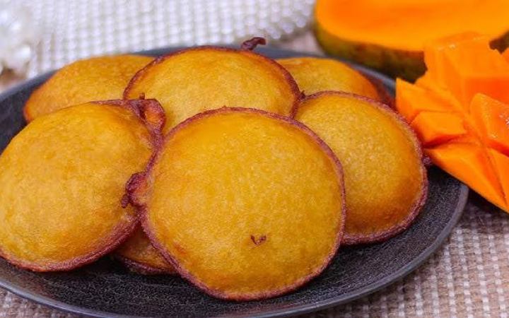 খুব সহজে তৈরি করুন মজাদার পাকা আমের এই পিঠা