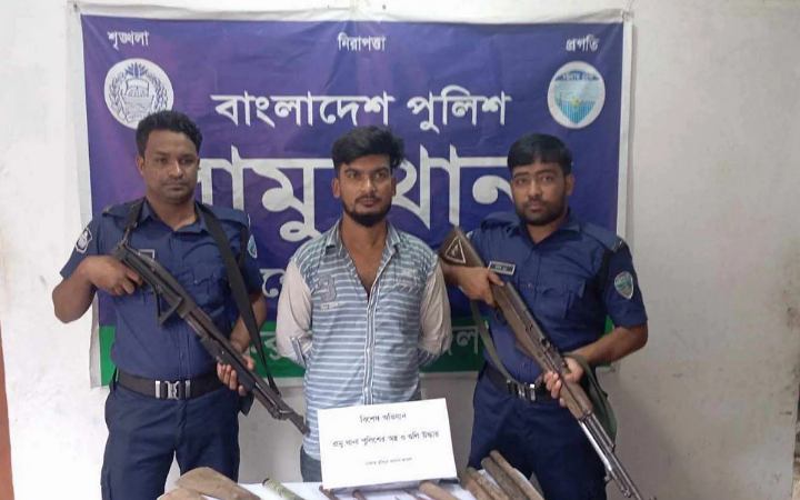 রামুতে যৌথবাহিনীর হাতে অস্ত্রসহ যুবদল নেতা গ্রেফতার