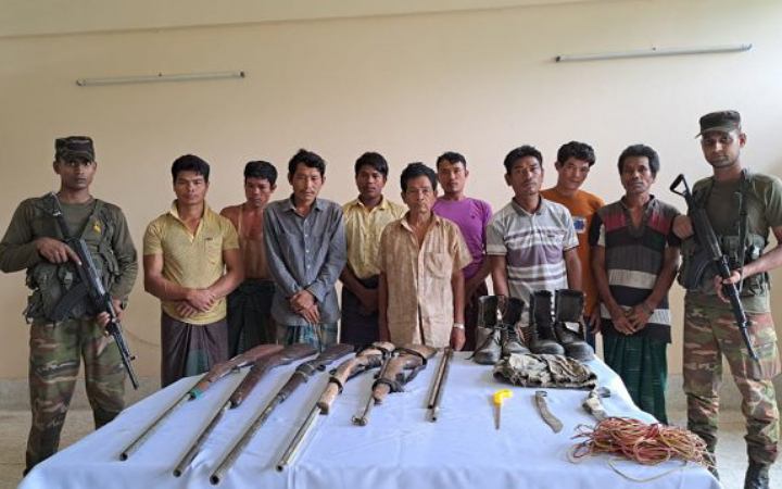 টংকাবতীতে সেনা অভিযান, আটক ৯