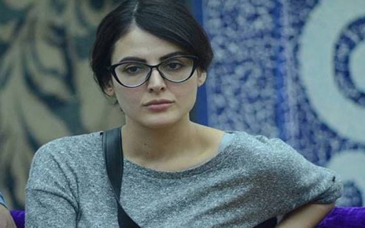 নিজের দেশ ইরানের জন্য গভীর শোক ও ক্ষোভ প্রকাশ করেছেন মান্দানা