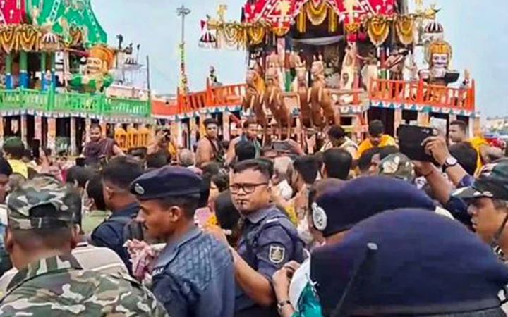 পুরীতে রথযাত্রায় পদদলিত হয়ে তিনজনের প্রাণহানি