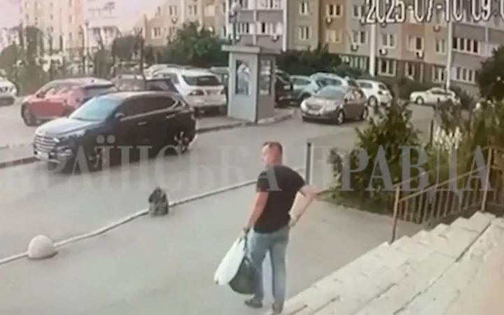 প্রকাশ্য দিবালোকে ইউক্রেনের গোয়েন্দা কর্মকর্তাকে গুলি করে হত্যা