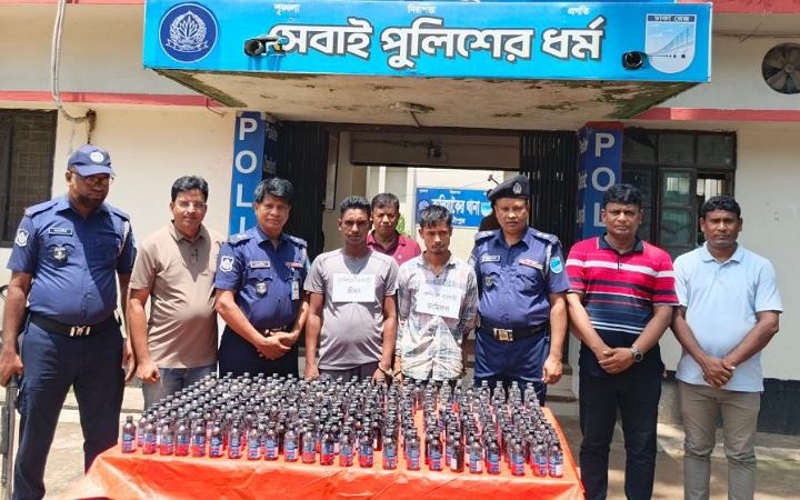 কালিয়াকৈরে ৩০২ বোতল ফেনসিডিলসহ ২ কারবারি গ্রেফতার