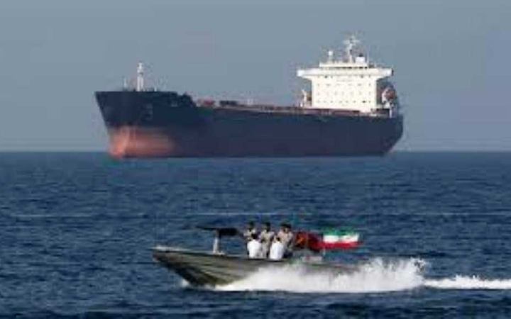 ওমান সাগরে বিদেশি তেলবাহী ট্যাংকার জব্দ করলো ইরান