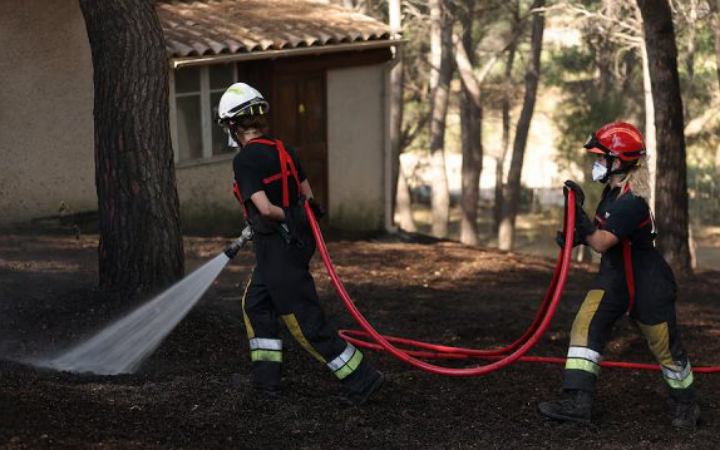 ফ্রান্সের দক্ষিণাঞ্চলে ভয়াবহ দাবানল, নিয়ন্ত্রণের চেষ্টায় হাজারও দমকলকর্মী